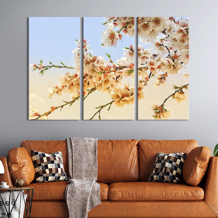Картина на холсте триптих Красивые цветы сливы 156x100 см (888-31)