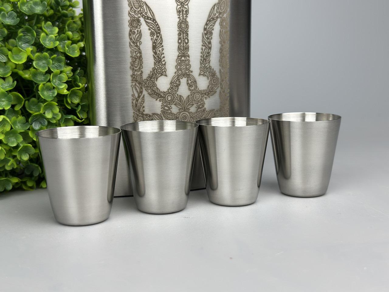 Подарунковий набір Герб Трезуб нержавіюча фляга з чарками (61006 R7) - фото 3 Подарунковий набір Герб Трезуб нержавіюча фляга з чарками (61006 R7) - фото 3