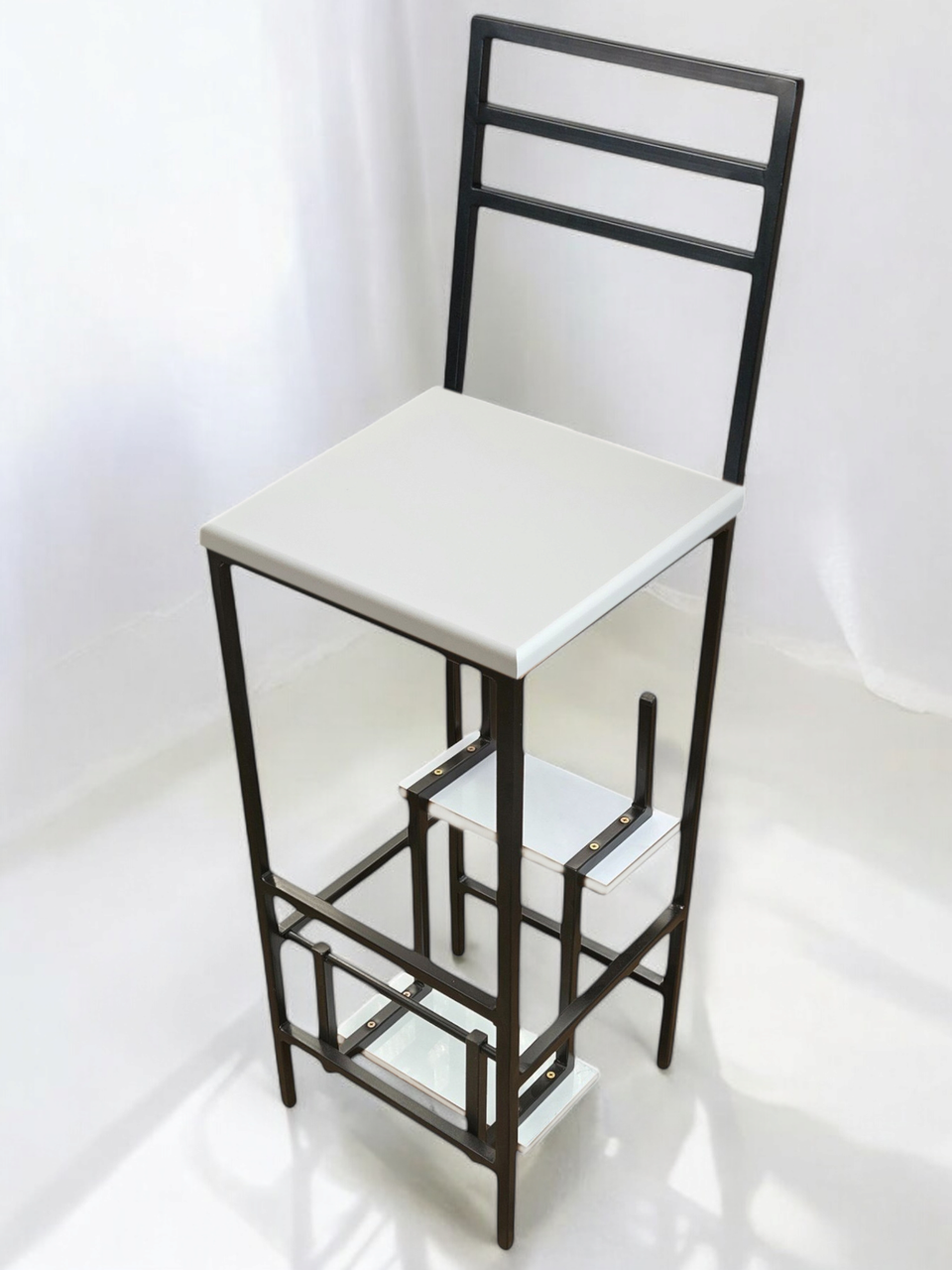 Стул барный стремянка Лофт Magnus 65 см Черный/Белый - фото 2 Стул барный стремянка Лофт Magnus 65 см Черный/Белый - фото 2