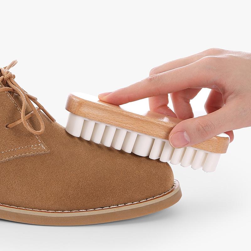 Щетка для деликатного ухода за замшей/нубуком и кашемиром с резиновым ворсом в деревянной колодке (29266) - фото 2 Щетка для деликатного ухода за замшей/нубуком и кашемиром с резиновым ворсом в деревянной колодке (29266) - фото 2