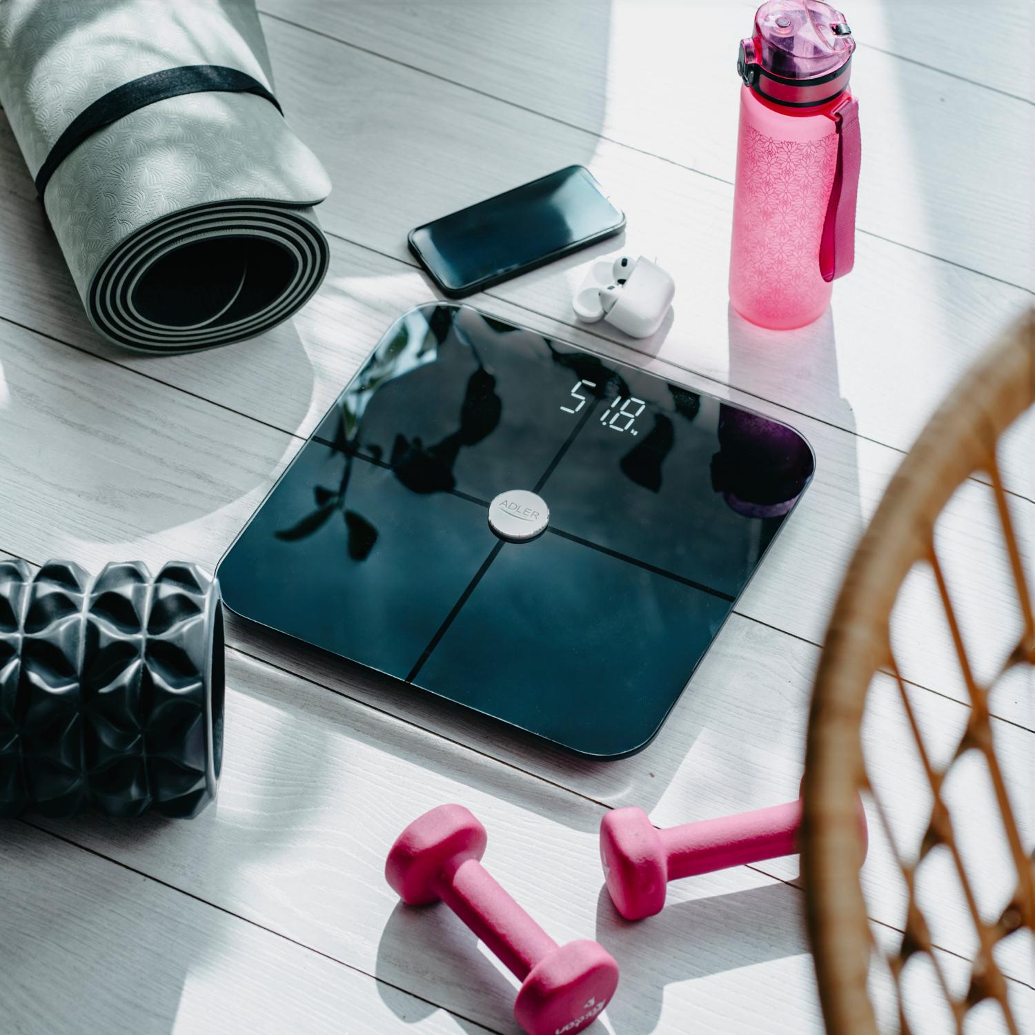 Ваги підлогові електронні Adler AD 8187 Smart до 180 кг 4хАААА автовимкнення Black (AD8187B) - фото 6 Ваги підлогові електронні Adler AD 8187 Smart до 180 кг 4хАААА автовимкнення Black (AD8187B) - фото 6