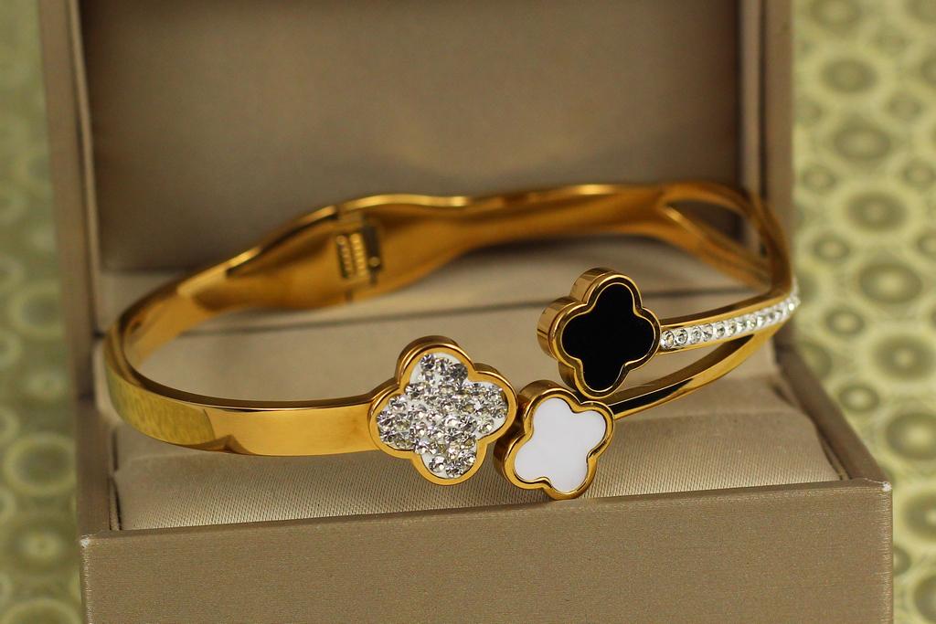 Браслет бенгл Xuping Jewelry жесткий Triple Clover 60 мм на руку от 17 до 19 см Лимонный