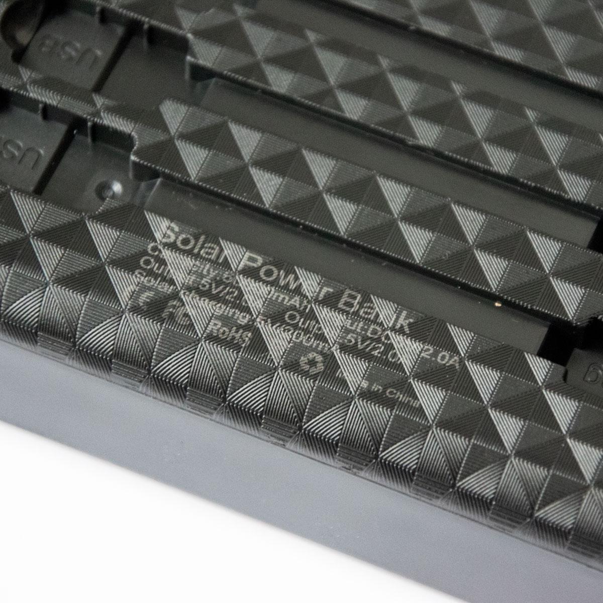 Повербанк на солнечной батарее с Micro USB/Lightning/Type-C Solar Power Bank UKC 20000 mAh Чорний (1009619-Black) - фото 8 Повербанк на солнечной батарее с Micro USB/Lightning/Type-C Solar Power Bank UKC 20000 mAh Чорний (1009619-Black) - фото 8