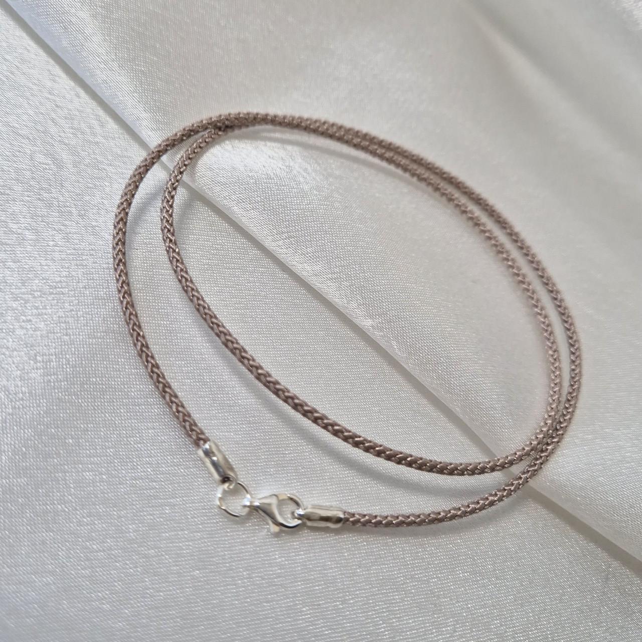 Шнурок на шию шейк срібло 925 проби 0,98 г 2 мм 55 см Коричнево-бежевий (6010/2ш) - фото 8 Шнурок на шию шейк срібло 925 проби 0,98 г 2 мм 55 см Коричнево-бежевий (6010/2ш) - фото 8