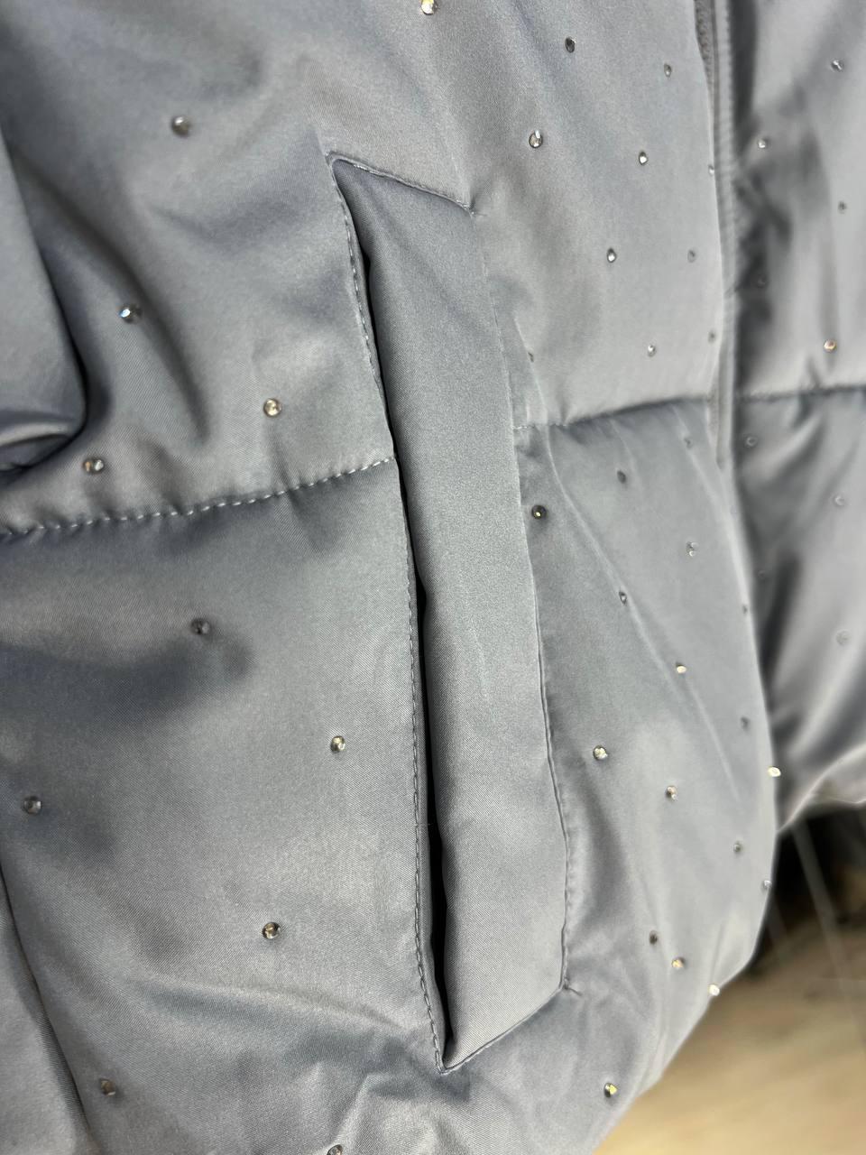 Куртка жіноча Haiziyuan 7165 укорочена пуффер з розсипом камінців демісезонна без капюшона оверсайз L Сірий (3310) - фото 10