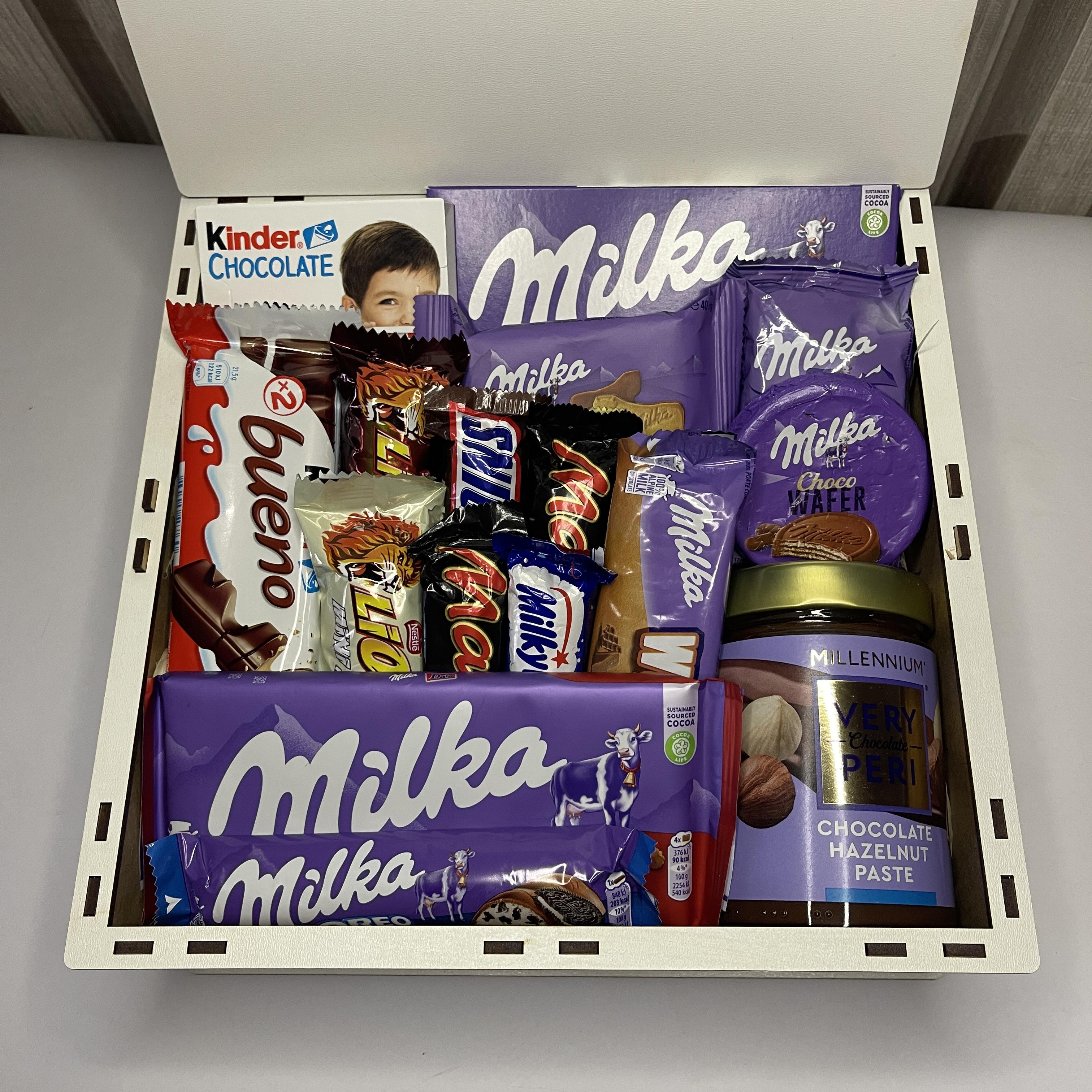 Подарочный женский бокс со сладостью Milka и другими деревянный (341)