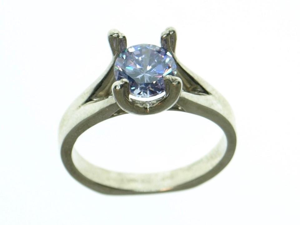 Кольцо из серебра с аметистом р. 17 (2101700194ц)