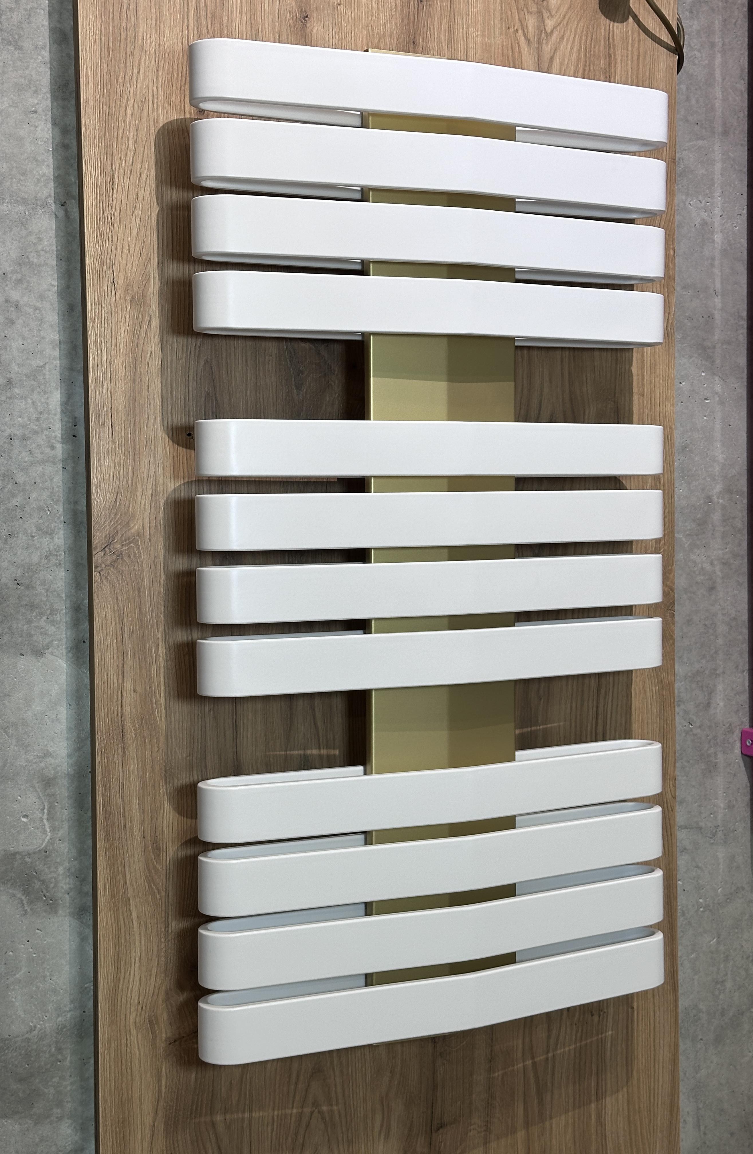Полотенцесушитель водяной Terma Iron D 925х500 мм Soft 9016/панель Brass (140)