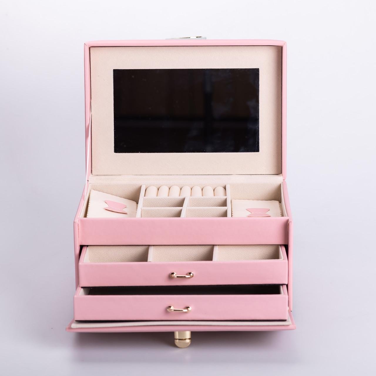 Шкатулка для украшений из эко кожи с зеркалом 3 яруса (6680) Шкатулка для украшений из эко кожи с зеркалом 3 яруса (6680)