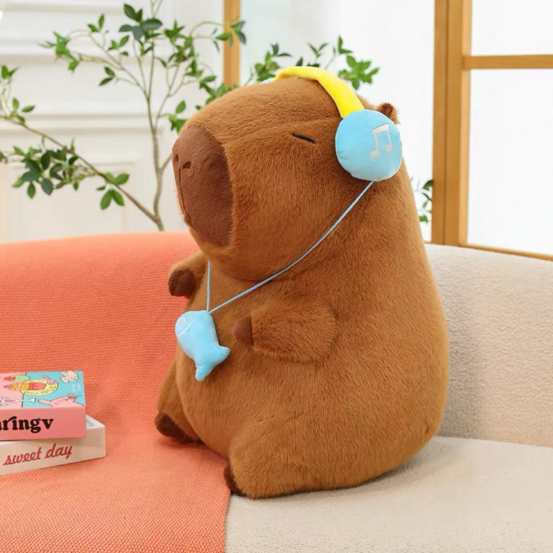 Мягкая игрушка плюшевая Капибара в наушниках 30 см (2508010409)