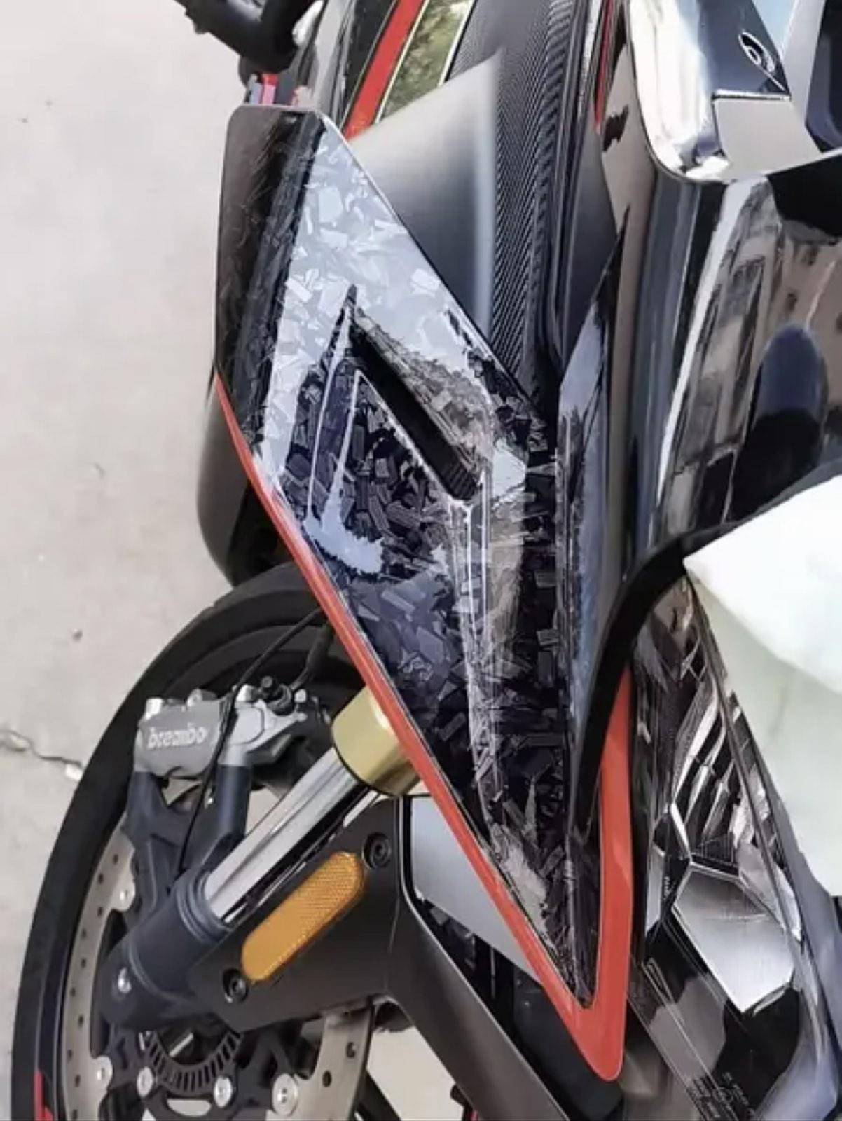 Плівка самоклеюча СONGSHANG під кований ломаний карбон супер глянцева 100x150 см (1838596681) - фото 5 Плівка самоклеюча СONGSHANG під кований ломаний карбон супер глянцева 100x150 см (1838596681) - фото 5