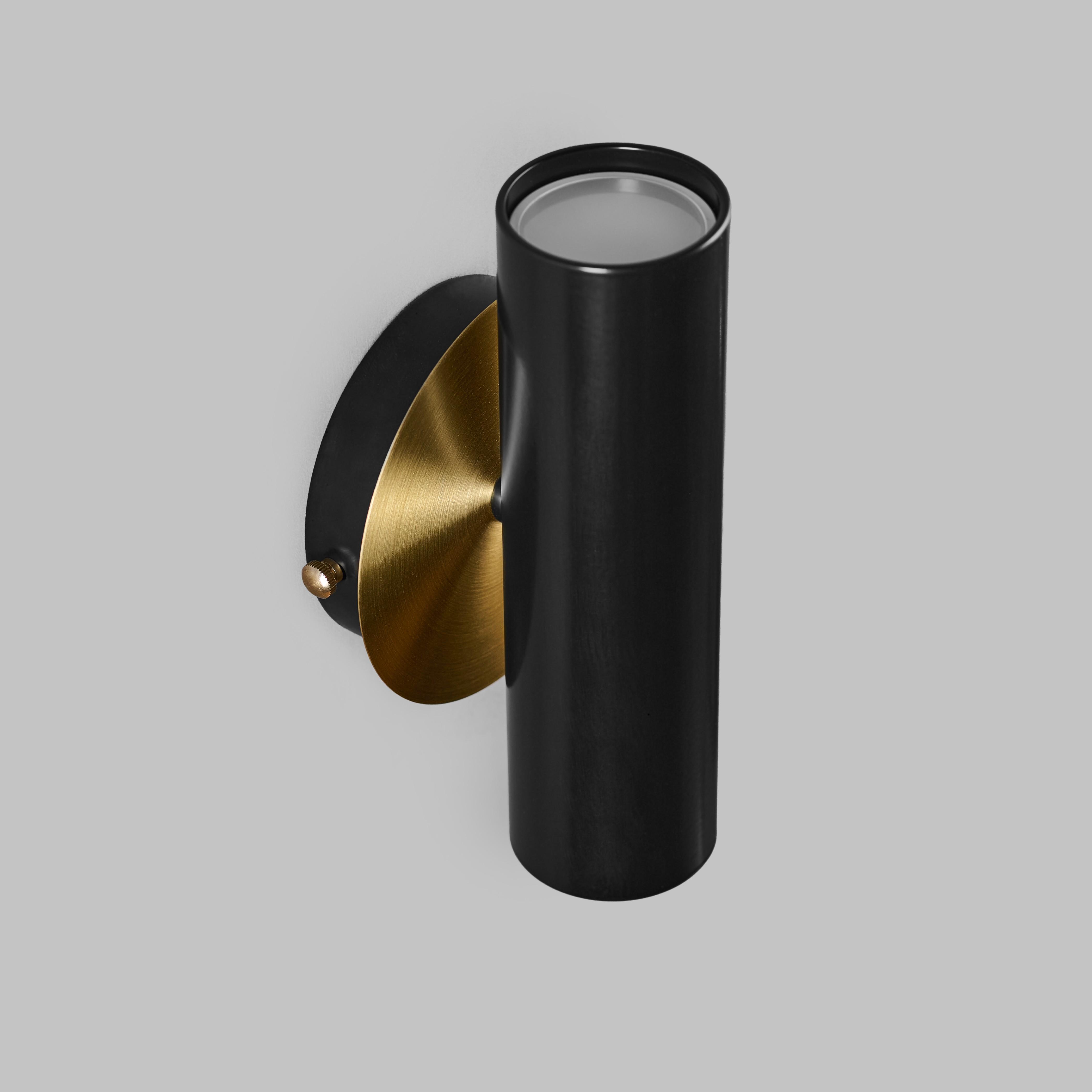 Настенный двойной светильник с деталями из латуни Brass Бра для ванной или спальни Black (BRASS1) - фото 4 Настенный двойной светильник с деталями из латуни Brass Бра для ванной или спальни Black (BRASS1) - фото 4