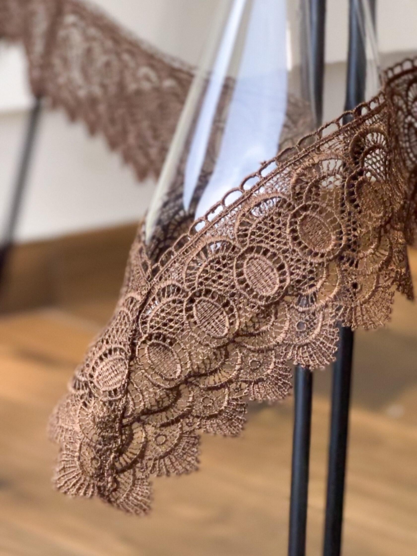 Скатертина cиліконова з мереживом Коричневий 7 см 240x140 см/м'яке скло 230x20 см (109-104)