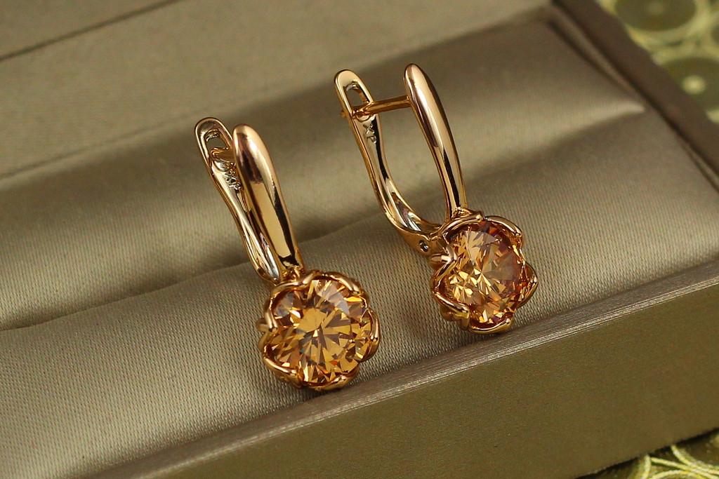 Серьги Xuping Jewelry Величественная простота с камнем шампанское 2,3 см Золотистый (1946597339)
