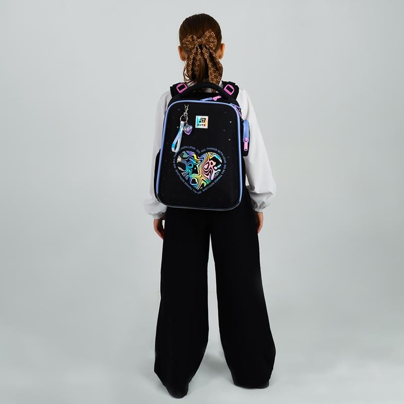 Рюкзак школьный KITE Education K25-531M-2 Love is каркасный с ортопедической спинкой (000995371) - фото 4 Рюкзак школьный KITE Education K25-531M-2 Love is каркасный с ортопедической спинкой (000995371) - фото 4