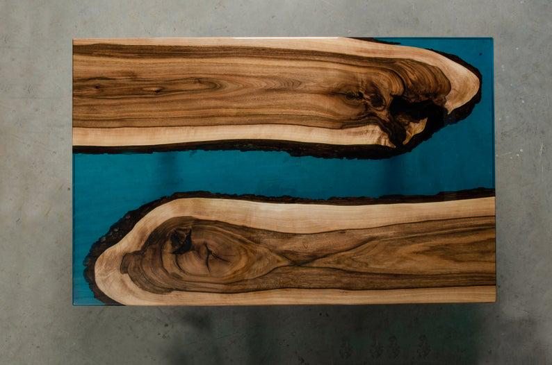 Стіл журнальний річка Денвер дизайнерський з прозорої синій епоксидної смоли та масиву горіха 1000х600х480 мм