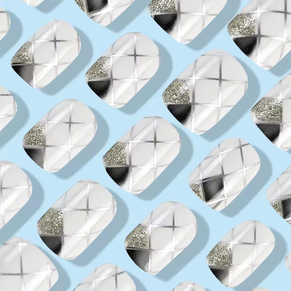 Накладні нігті з дизайном Ромби з клейовими пластинами 24 шт. Білий із сріблястим (2689612528) - фото 4 Накладні нігті з дизайном Ромби з клейовими пластинами 24 шт. Білий із сріблястим (2689612528) - фото 4