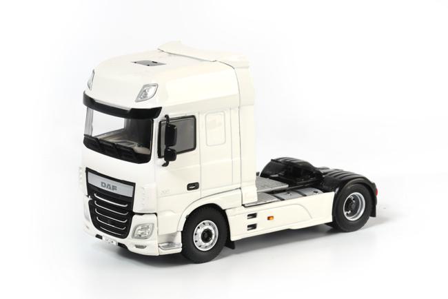 Іграшка Тягач daf new xf ssc масштабна модель 1:50 4x2 см