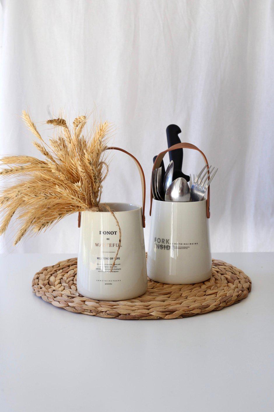 Подставка-стакан для столовых приборов Fork inside керамическая с ручкой 13,5х11 см Белый (00000010203) - фото 6 Подставка-стакан для столовых приборов Fork inside керамическая с ручкой 13,5х11 см Белый (00000010203) - фото 6