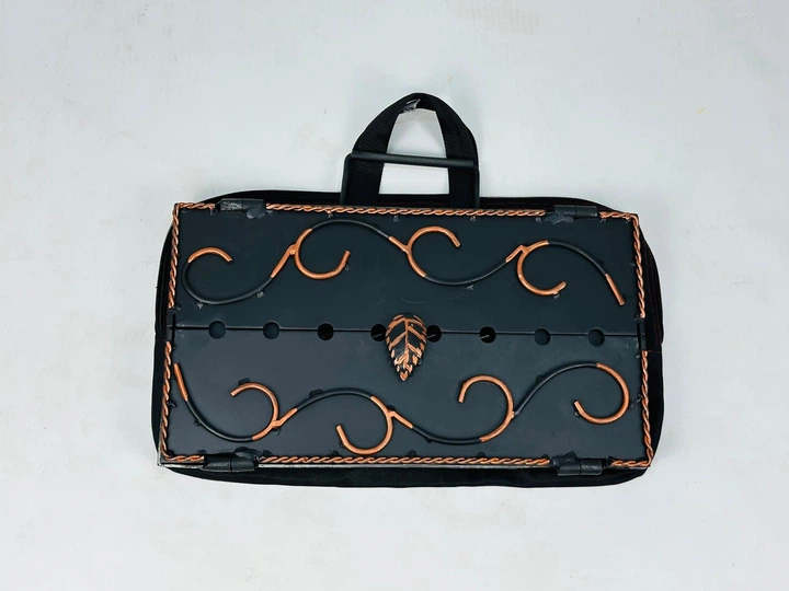 Мангал-валіза кований з металу 3 мм на 8 шампурів із совком і кочергою Чорний (21-10-MG-5063) - фото 3 Мангал-валіза кований з металу 3 мм на 8 шампурів із совком і кочергою Чорний (21-10-MG-5063) - фото 3