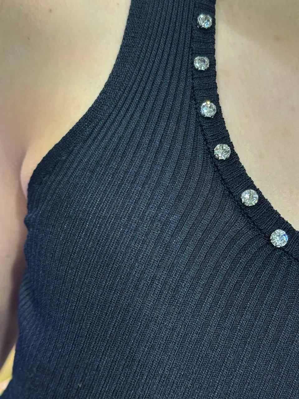 Майка женская A-N 3805 в рубчик с камнями на вырезе OS Черный (26404731) - фото 3