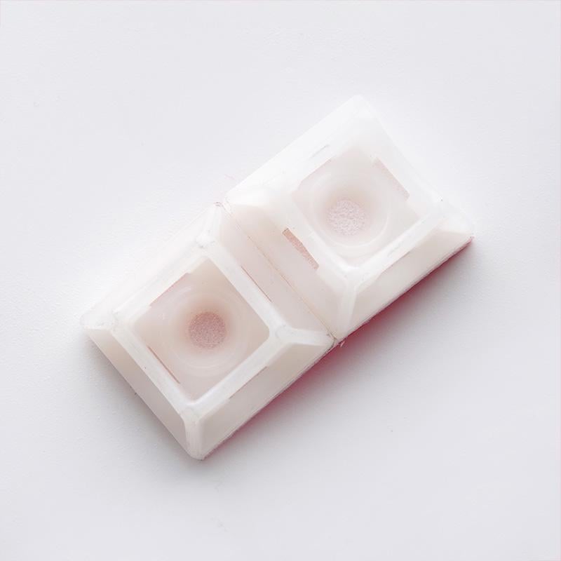 Майданчик універсальний Apro 20х20 з отвором для стяжки шириною до 5 мм 10 шт. Білий (PH-2020WD)