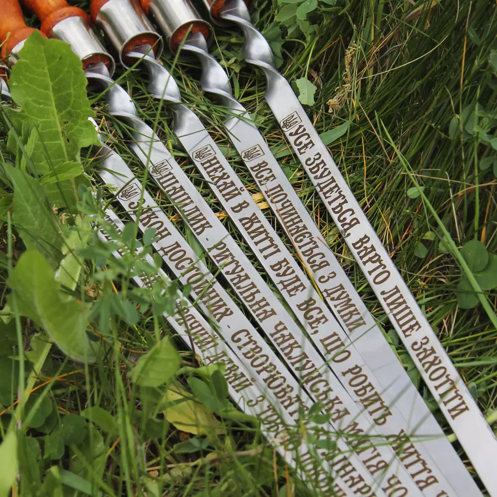 Шампури з дерев'яними ручками та різним гравіюванням у подарунковій коробці 6 шт. (14-2-SP00514/00378) - фото 2