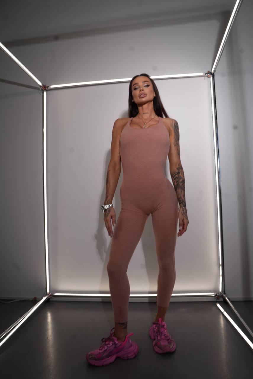 Комбинезон спортивный на тонких бретелях длинный с чашками и без пуш-ап M Пудровый (NL06M) Комбинезон спортивный на тонких бретелях длинный с чашками и без пуш-ап M Пудровый (NL06M)