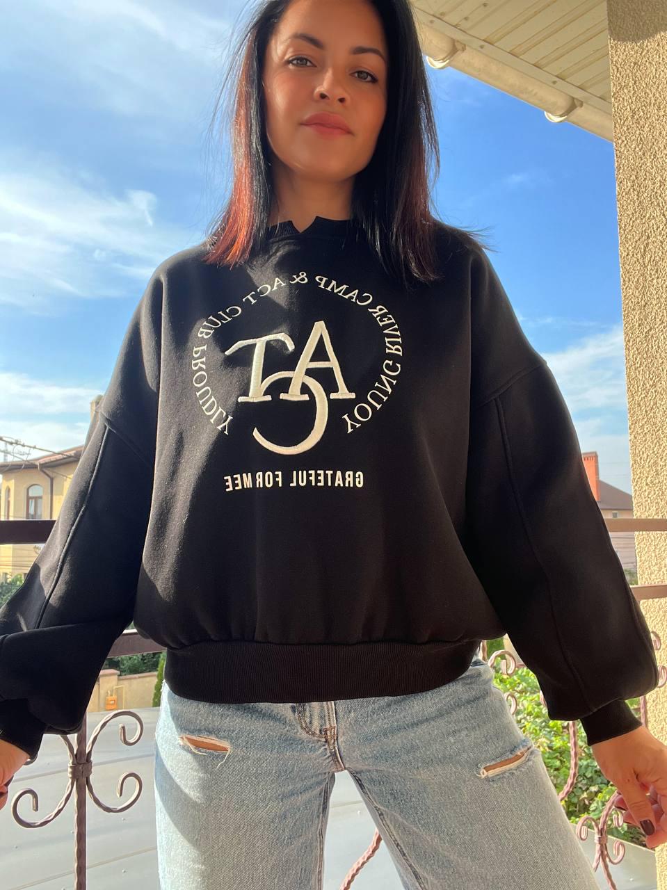 Свитшот женский OLIVIA 2479 широкий утепленный вышивка OS Черный (1136) - фото 1