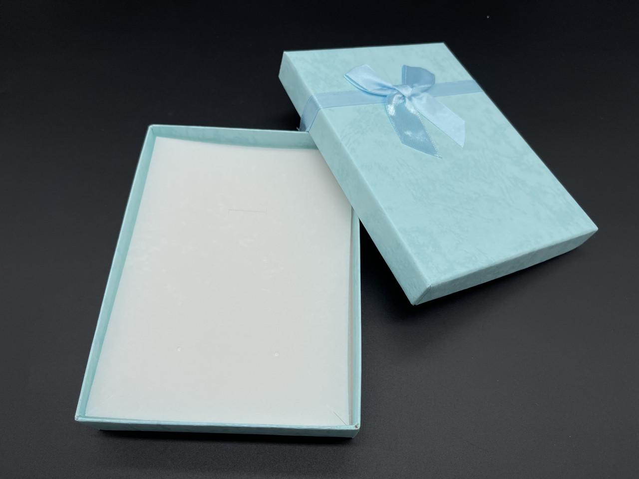Коробка подарочная с бантом с крышкой мрамор 12х16х3 см Бирюзовый (KR-027-25) - фото 4 Коробка подарочная с бантом с крышкой мрамор 12х16х3 см Бирюзовый (KR-027-25) - фото 4