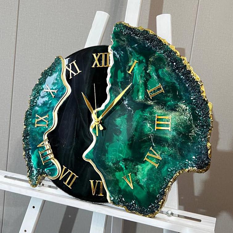 Часы объемные настенные из эпоксидной смолы Лепестки 40 см