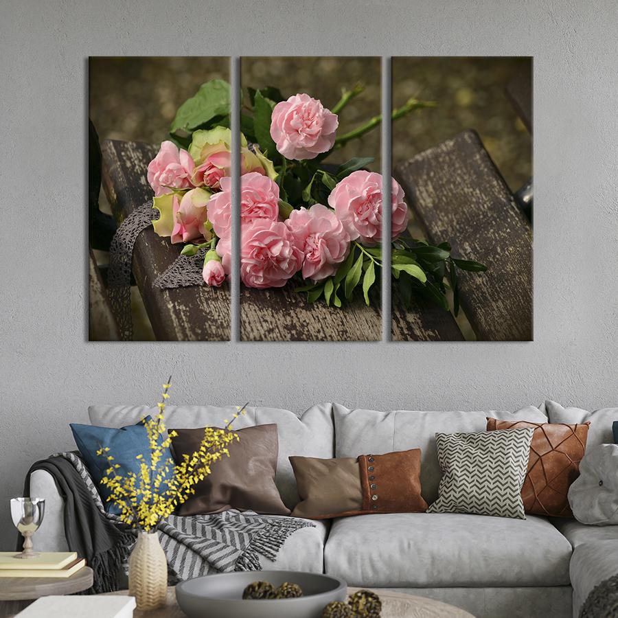 Картина на холсте триптих Розы на деревянной скамейке 128x81 см (985-31)