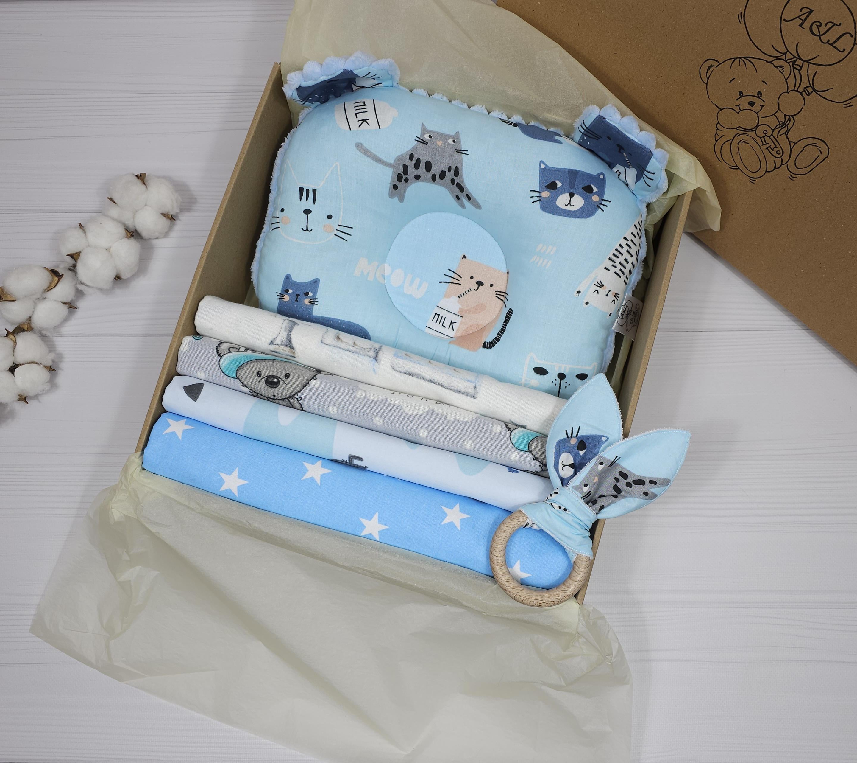 Набор пеленок a.l.babybox Зайчики с игрушками 6 шт. Голубой (18236795)