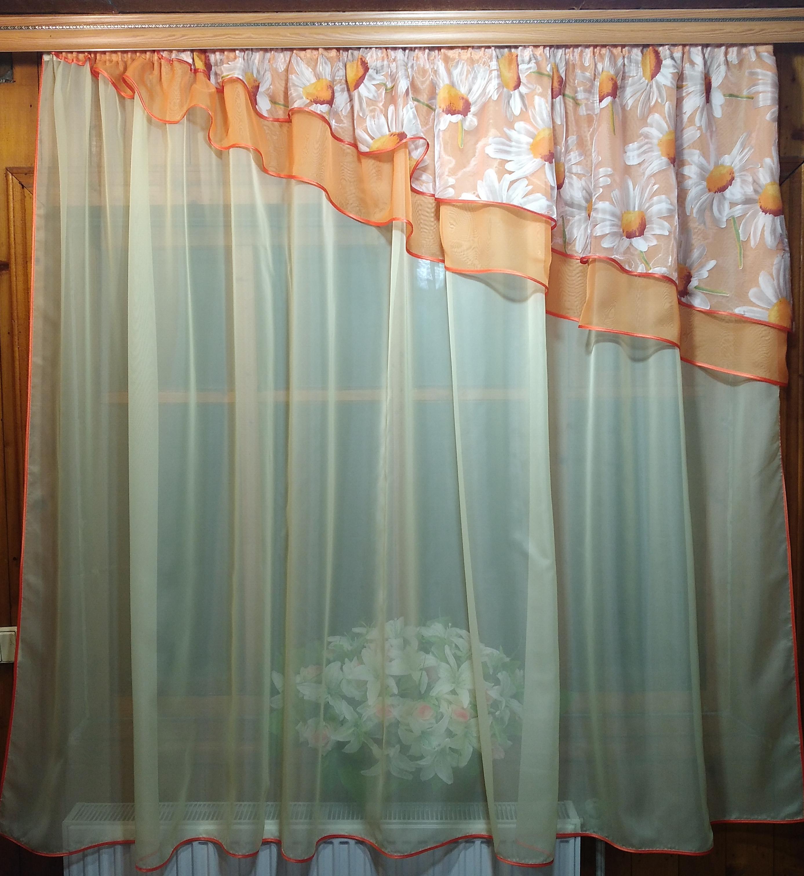 Занавеска кухонная готовая Алия Лунный/Оранжевый/Ромашка