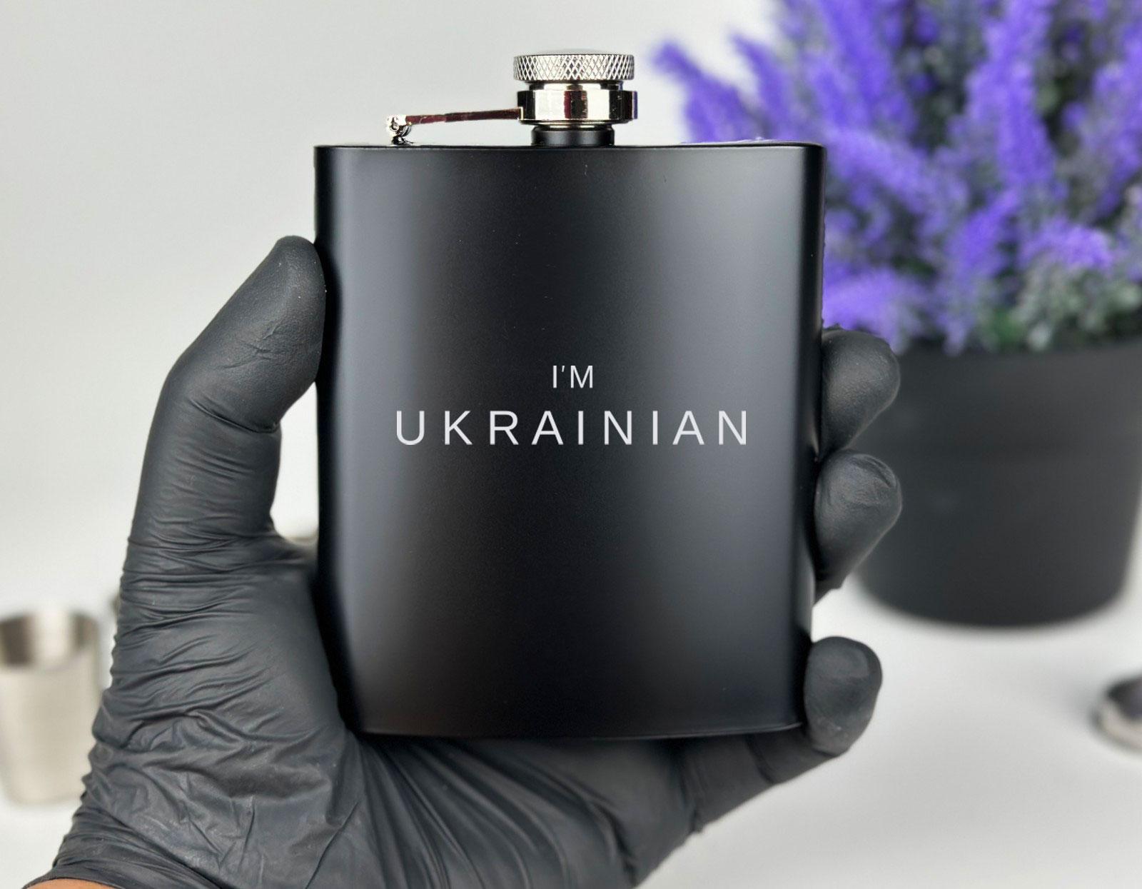 Подарунковий набір I’m Ukrainian фляга з рюмками (12774650) - фото 3 Подарунковий набір I’m Ukrainian фляга з рюмками (12774650) - фото 3