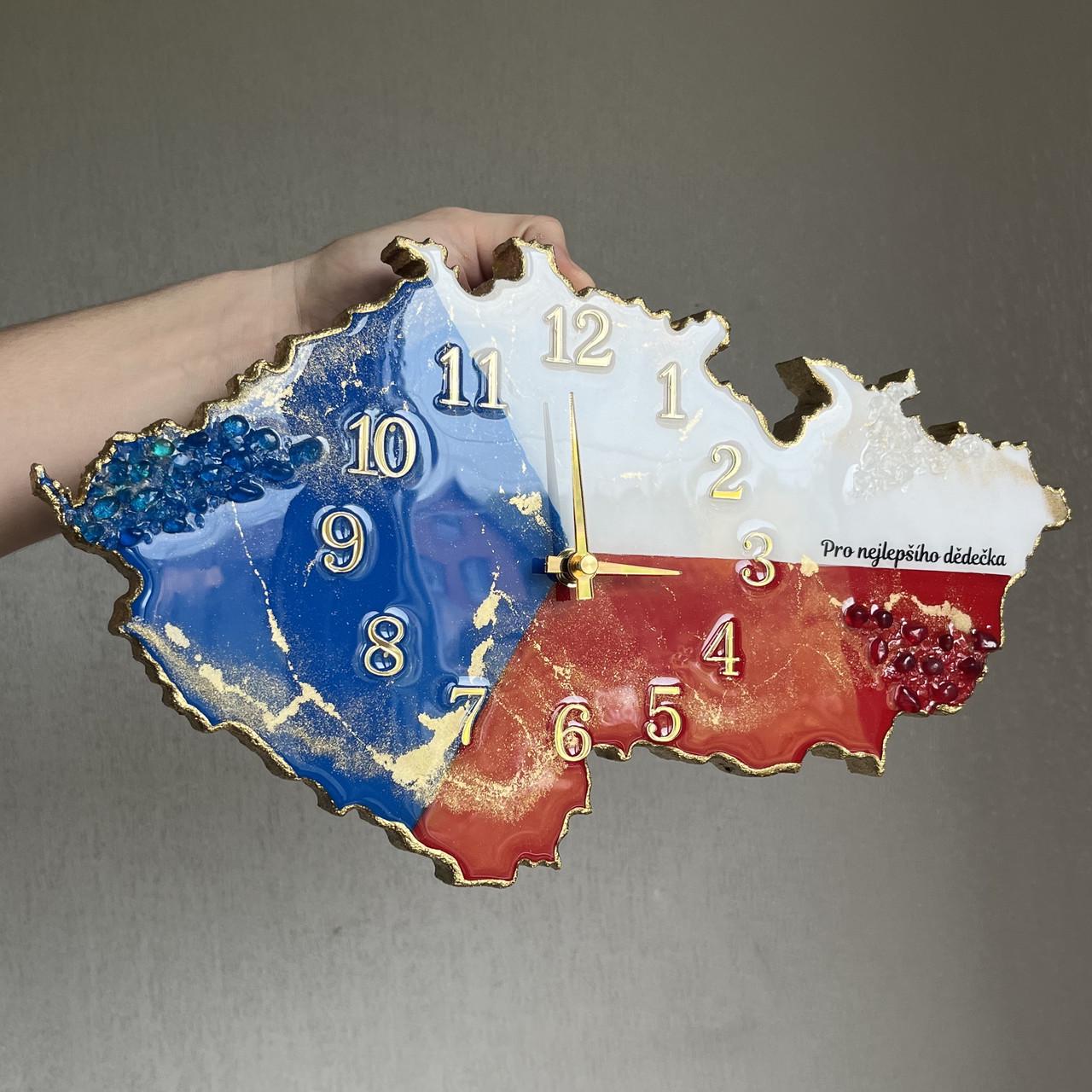 Часы настенные из эпоксидной смолы Карта Чехии 70х40 см