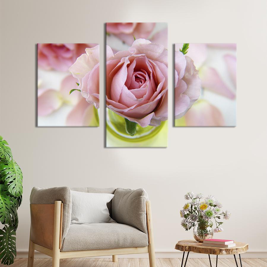 Картина на холсте триптих Бутон розовой розы 66x40 см (979-32)