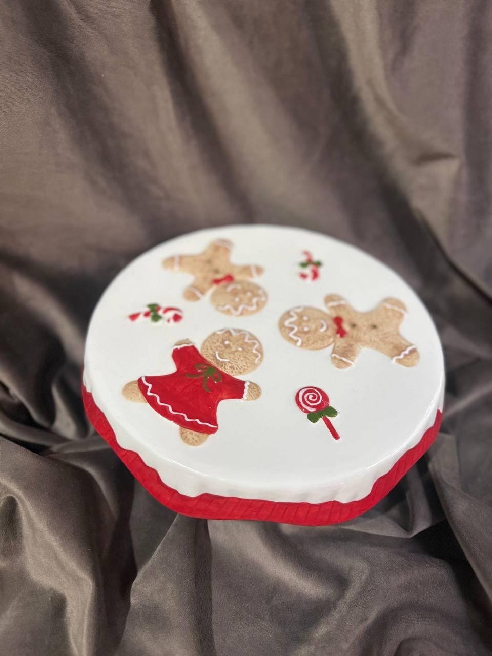 Тортовщица на ножке новогодняя Elisey Веселые пряники из керамики 24 см (6037-012)