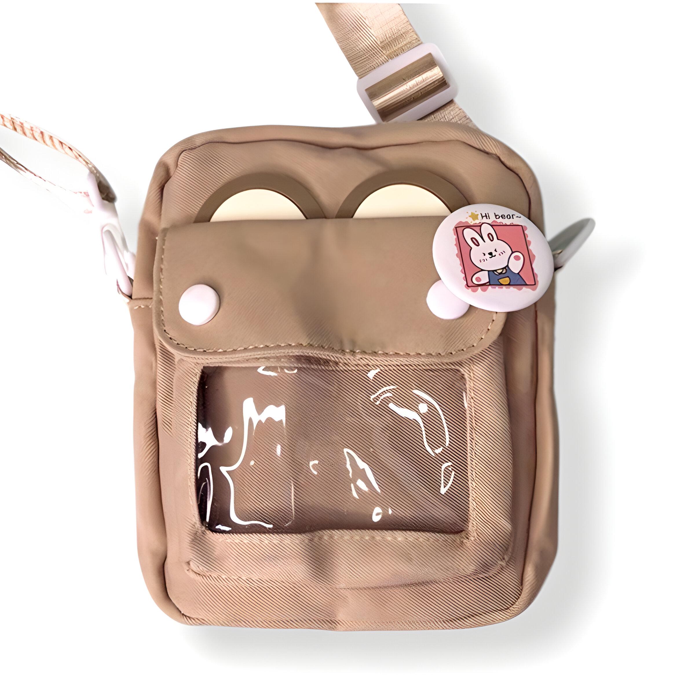 Сумка детская кросс-боди со значками 20х16х7 см Коричневый (25-573) - фото 1