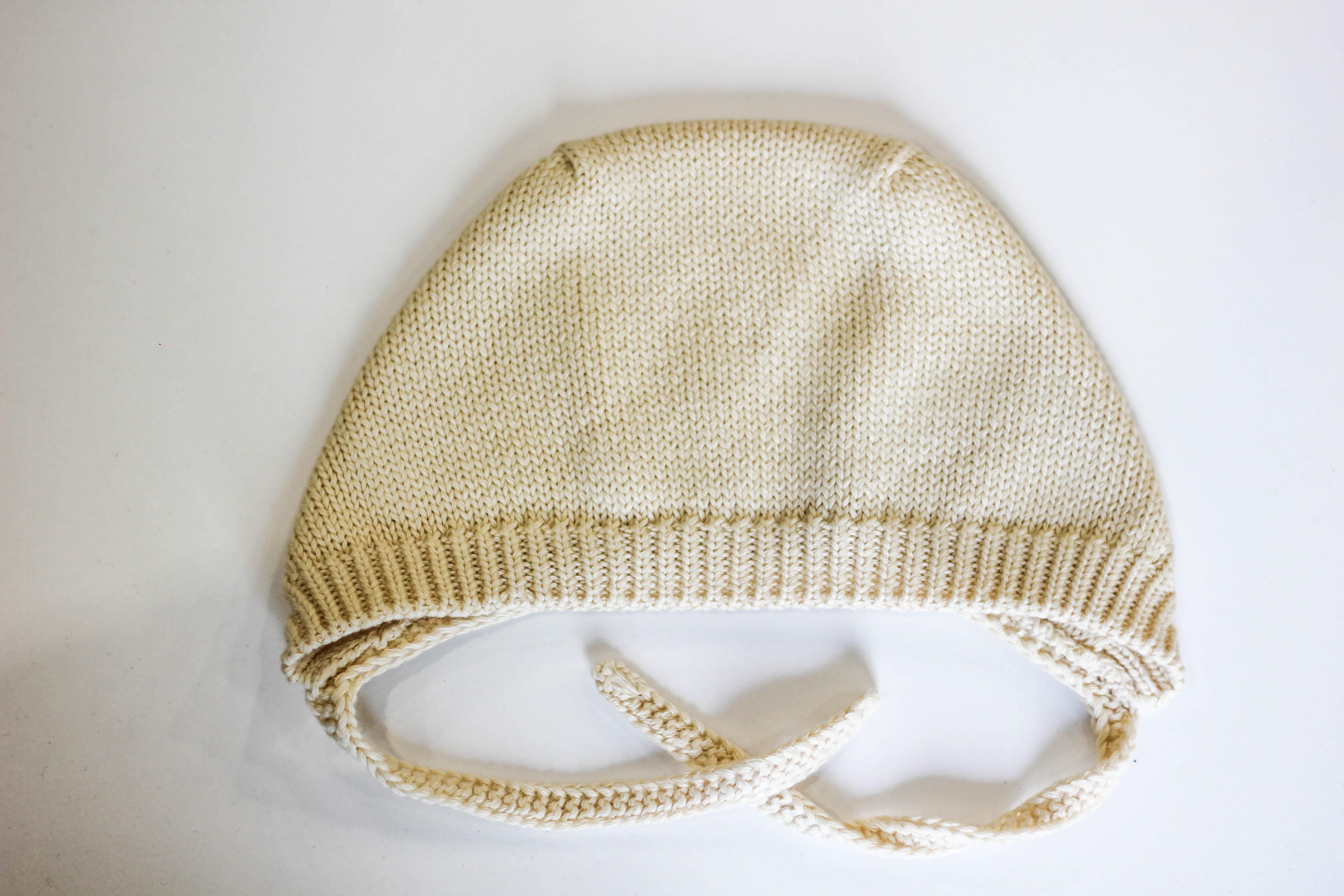 Демисезонная шапочка с завязками 42 см Пшеничная