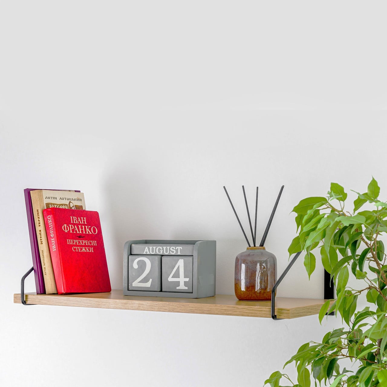 Настенная полка Adore Décor одинарная 22х60х18 см Черный/Дуб (1742990745)