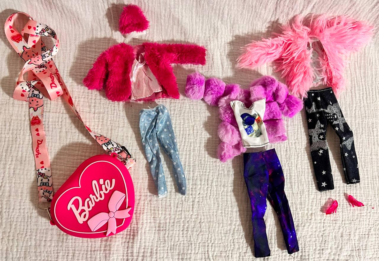 Набор одежды с обувью для кукол Барби в сумочке (34794)