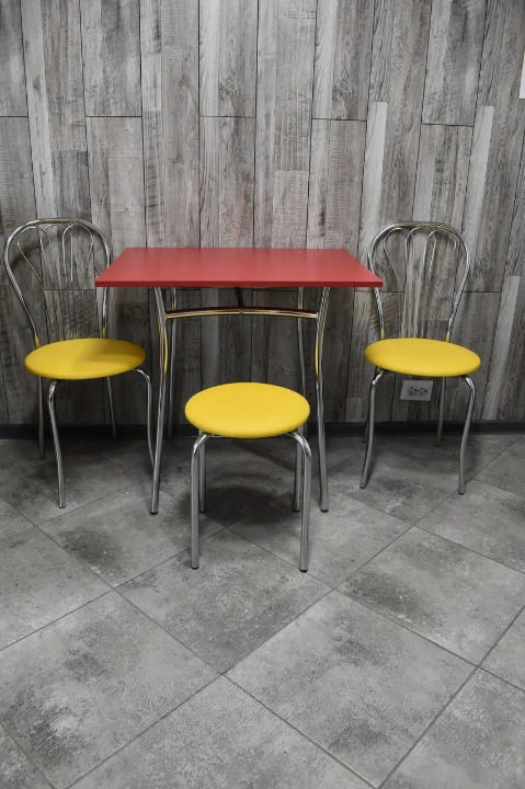 Кухонний комплект Ванесса Тріо стіл/стільці 2 шт./табурет в хром-корпусі 60х80х75 см Червоний/Жовтий (28374562)