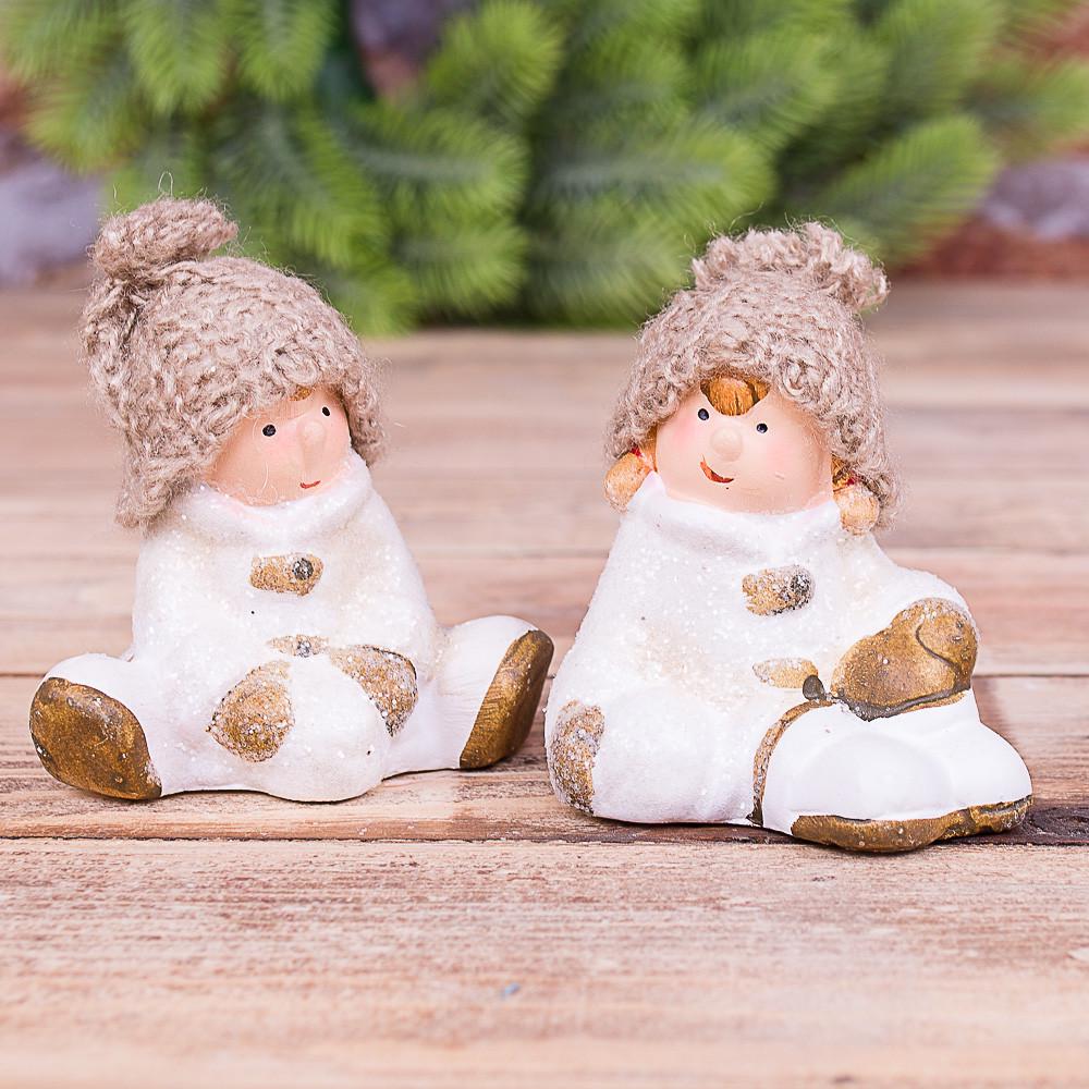 Статуэтка Детки сидящие со снежным шаром (4476)