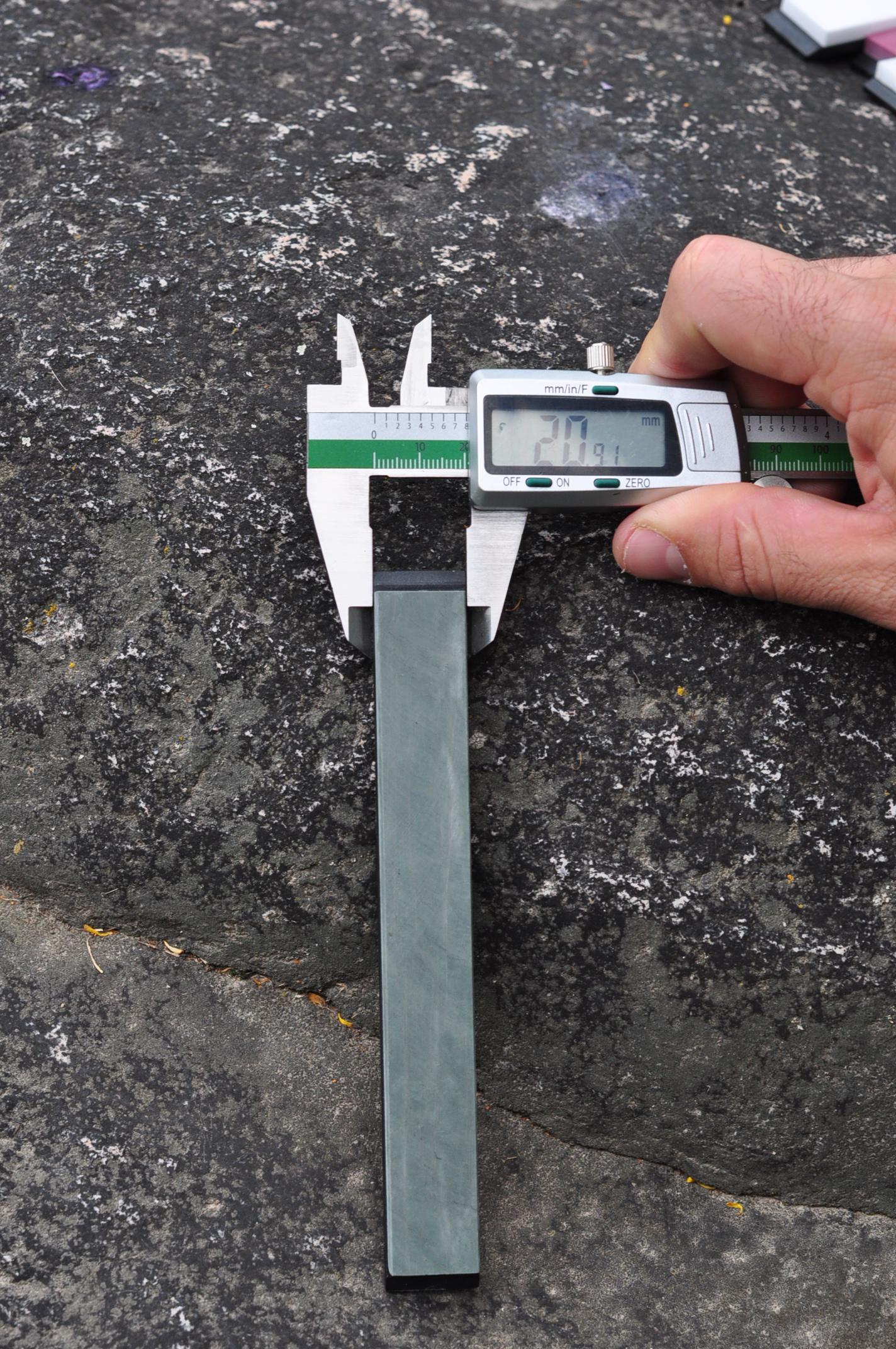 Брусок для ножів точильний керамічний Ruixin 5000 grit (AR5000-20) - фото 2 Брусок для ножів точильний керамічний Ruixin 5000 grit (AR5000-20) - фото 2