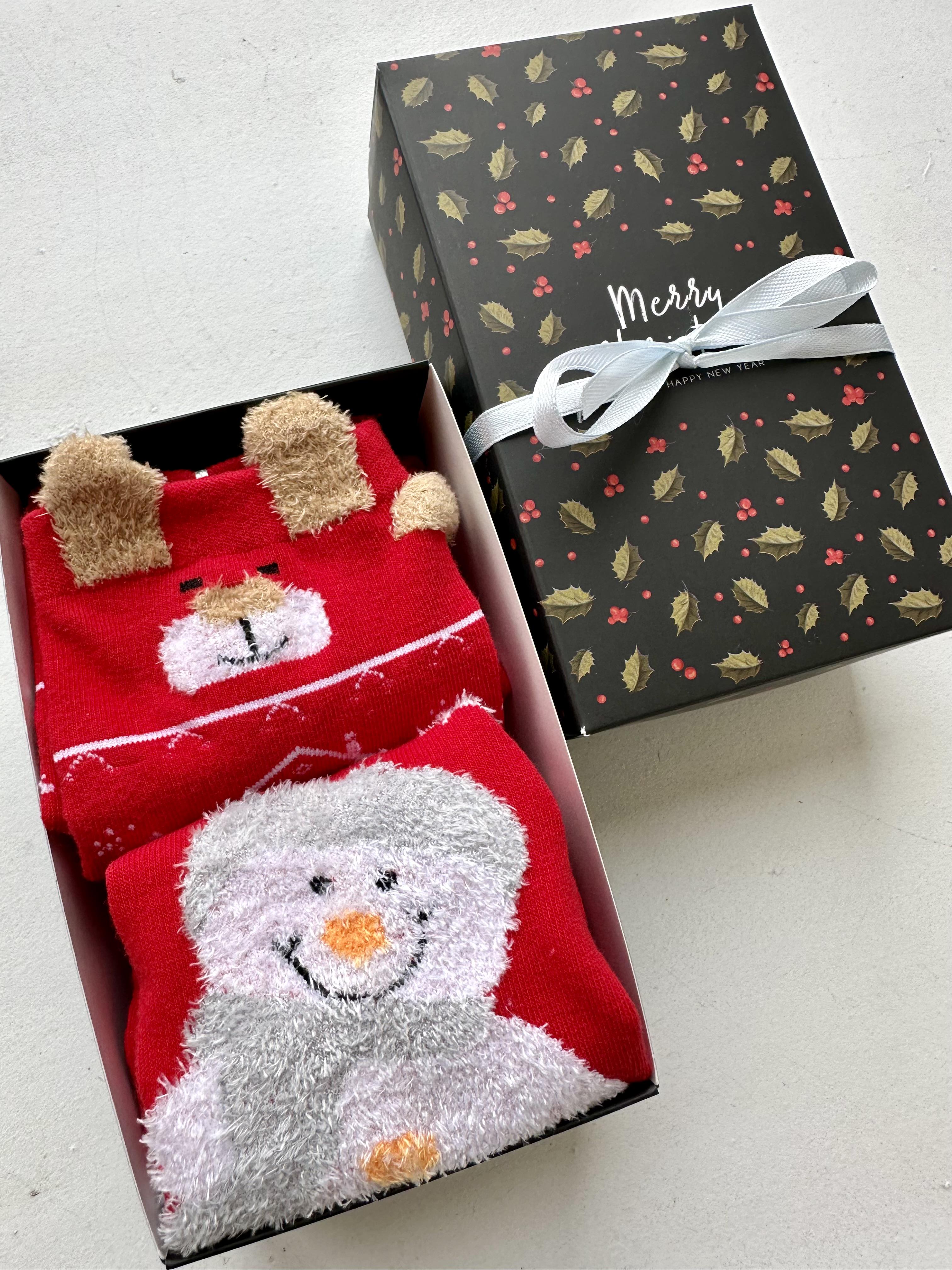 Набір подарунковий з новорічними шкарпетками (13532681)