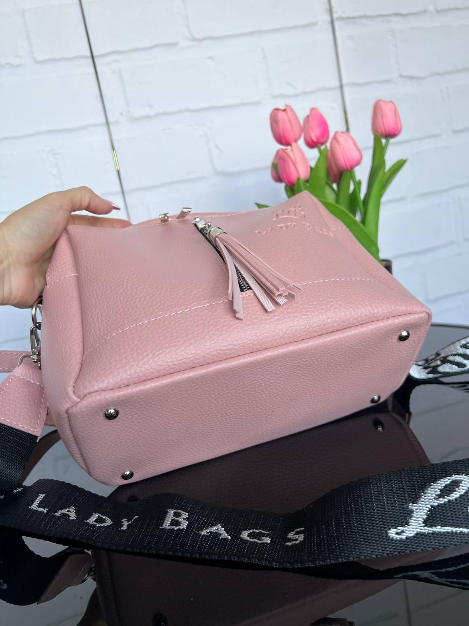 Сумка кросс боди через плечо из экокожи женская вместительная с широким ремнем Пудра - фото 6 Сумка кросс боди через плечо из экокожи женская вместительная с широким ремнем Пудра - фото 6