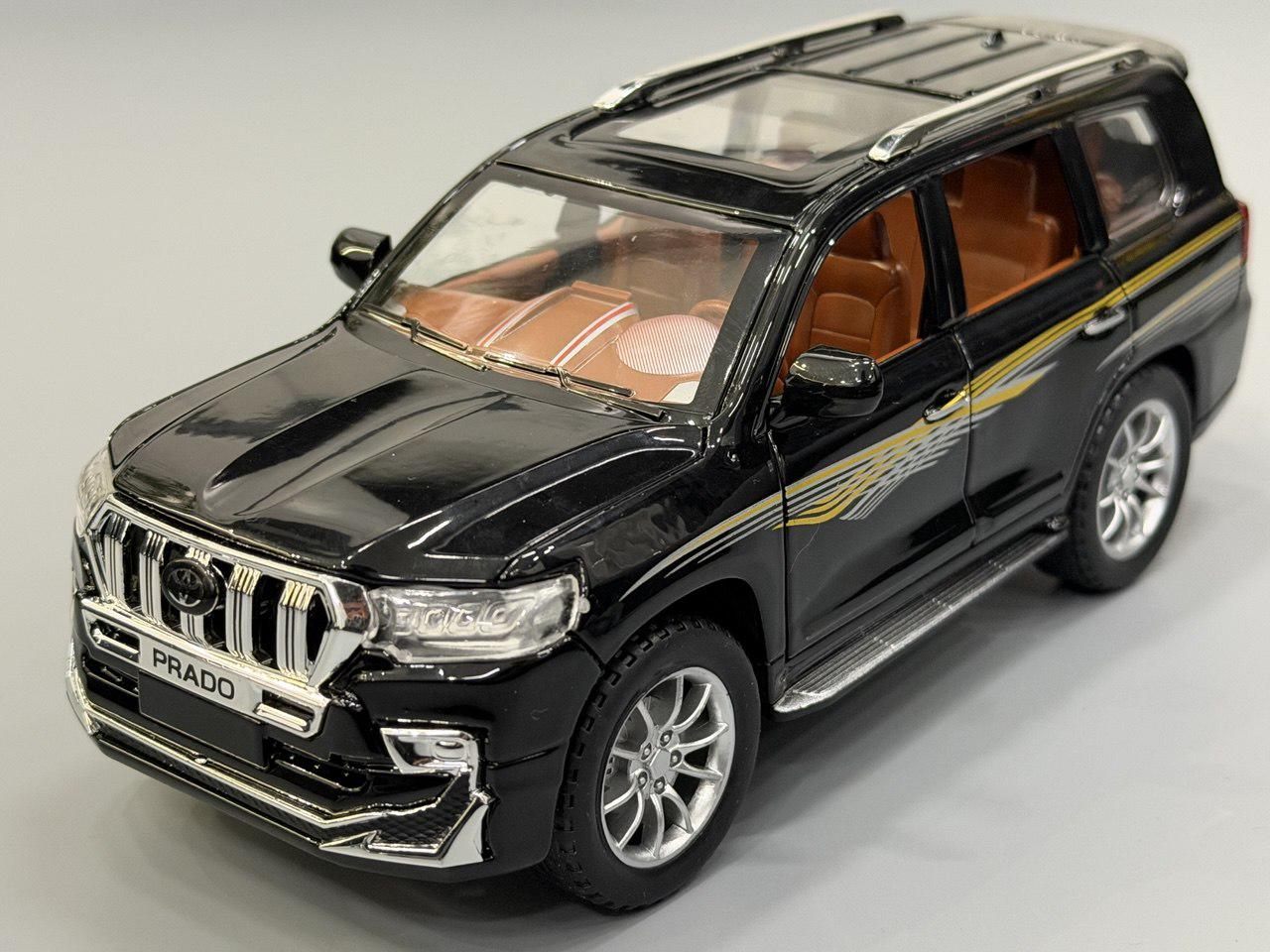 Машинка металева АвтоЕксперт Toyota Land Cruiser 1:24 світло/звук Чорний (GT-01744) Машинка металева АвтоЕксперт Toyota Land Cruiser 1:24 світло/звук Чорний (GT-01744)