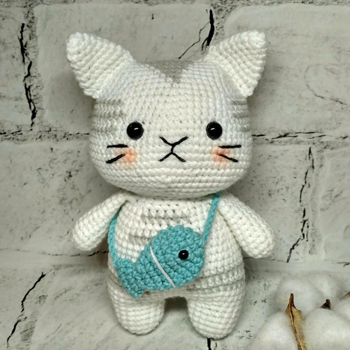 Мягкая игрушка ручной работы вязаная амигуруми Hand Made Котик 17 см Белый (202-8)