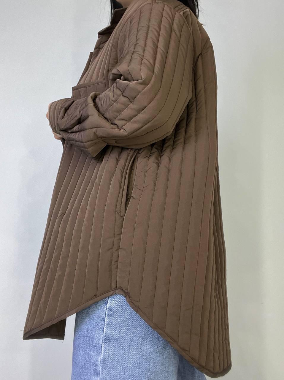 Куртка женская LADY YEP 9089 рубашка удлиненная стеганая демисезонная OS Коричневый (3722) - фото 5 Куртка женская LADY YEP 9089 рубашка удлиненная стеганая демисезонная OS Коричневый (3722) - фото 5